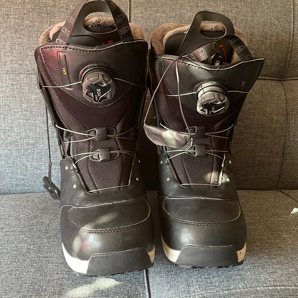 Never used Salomon snowboarding woman’s boot.